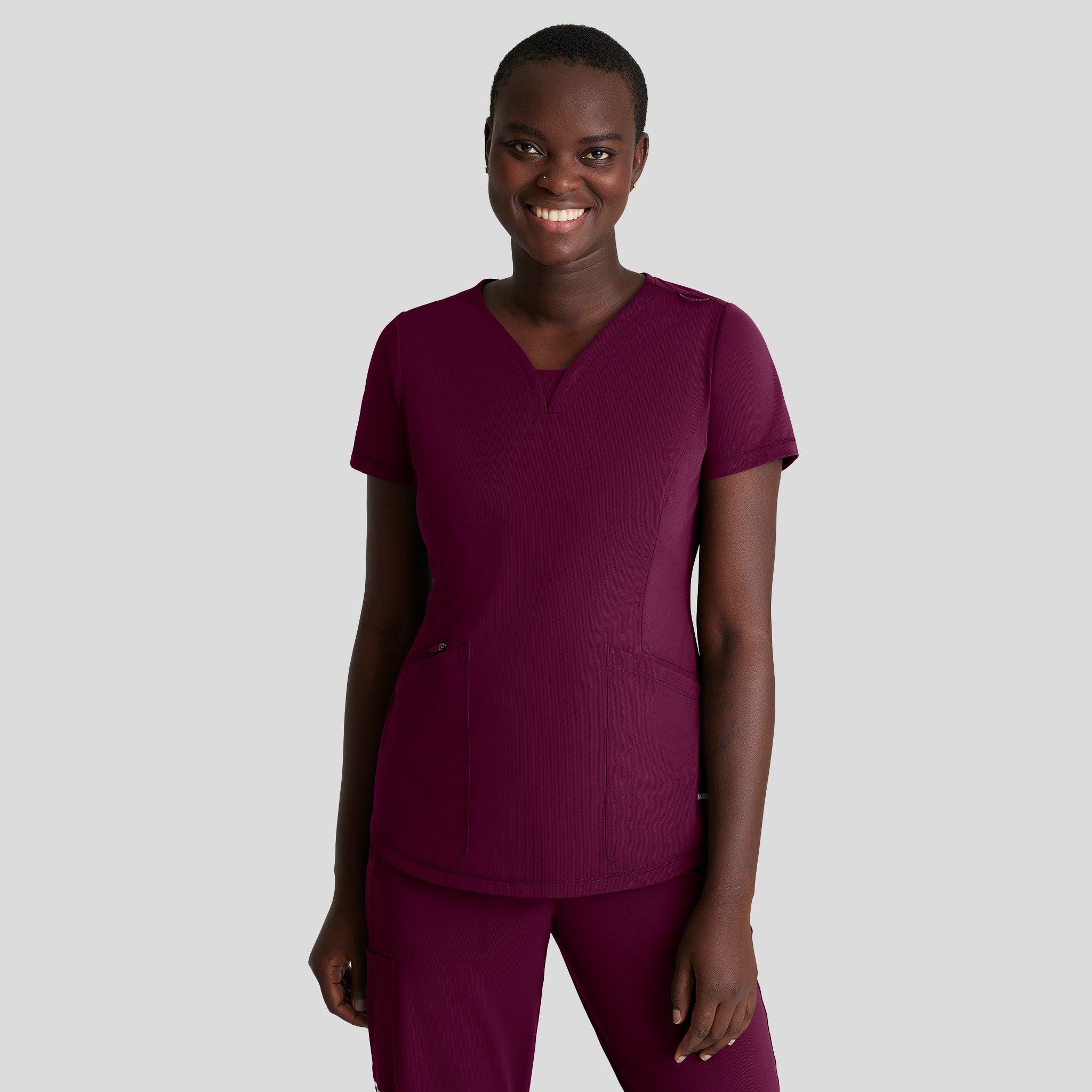 Serene 3-Pocket V-Neck Top | Wine